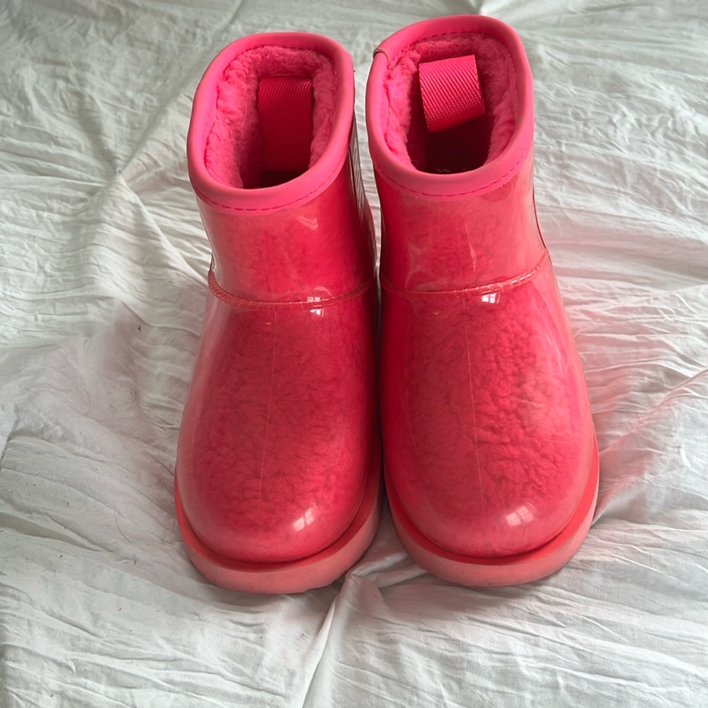 Girls waterproof Uggs in excellent shape
